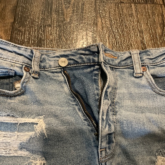 American Eagle, Mom short with asymmetrical cross over closure, Size 6  Super Di - Picture 3 of 7